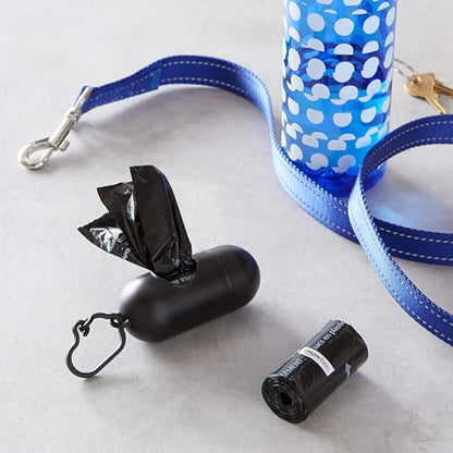 Amazon Basics - Bolsas estándar sin perfume para excrementos para perros con dispensador y clip para correa, 33.02 x 22.8 cm, color negro, 60 rollos (900 bolsas)