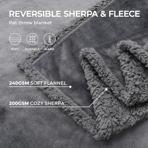 Manta impermeable para mascotas, a prueba de orinas líquidas para sofá cama, sofá reversible, forro polar Sherpa para perros pequeños, medianos y grandes, color gris oscuro, mediano (57 x 40 pulgadas)